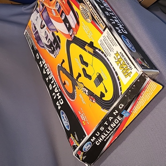 2006 Life Like Ford Mustang Challenge HO Scale Electric Slot Car Racing Set - Picture 9 of 13